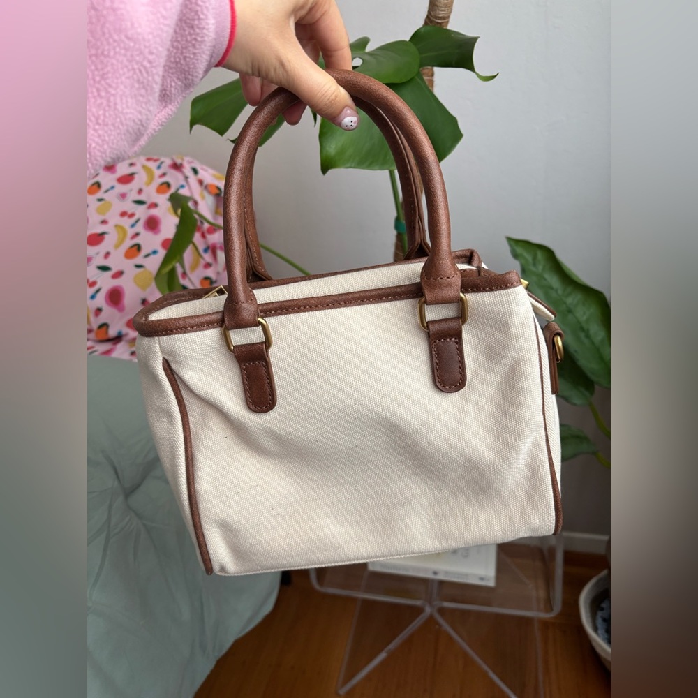 Brandy Melville purse with gold hardware buckles - Picture 3 of 8